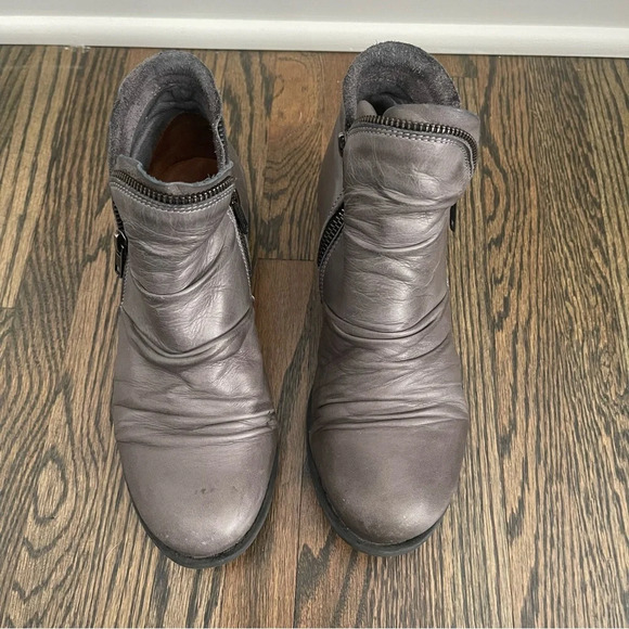 Miz Mooz Luna gray ruched leather ankle boots size 6.5 - Picture 2 of 9